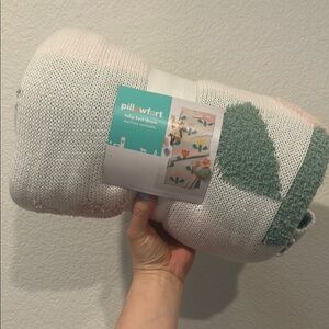 Pillowfort Knit Throw Blanket